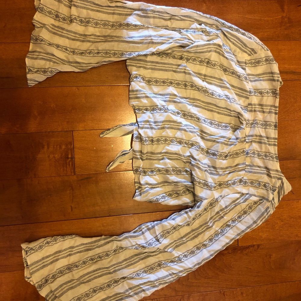 White wide sleeve shirt